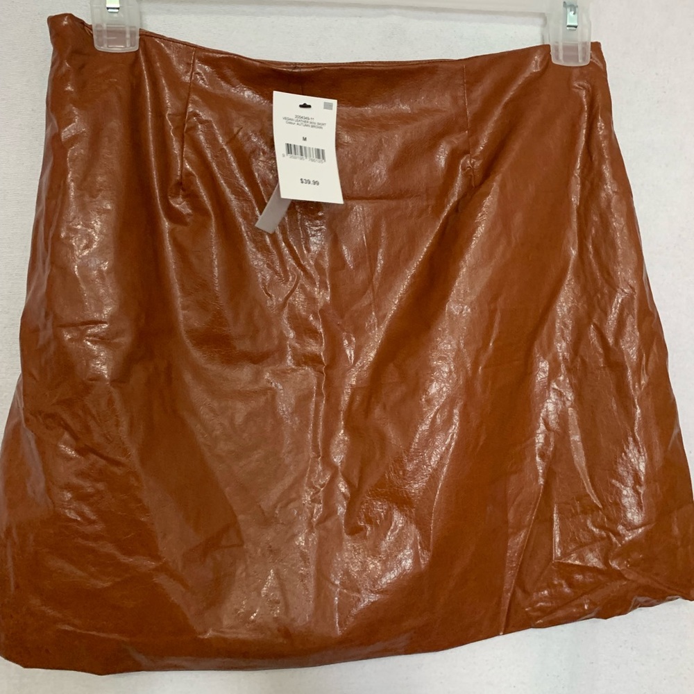 Beautiful mini skirt autumn brown color. Side zipper( invisable) it has liner